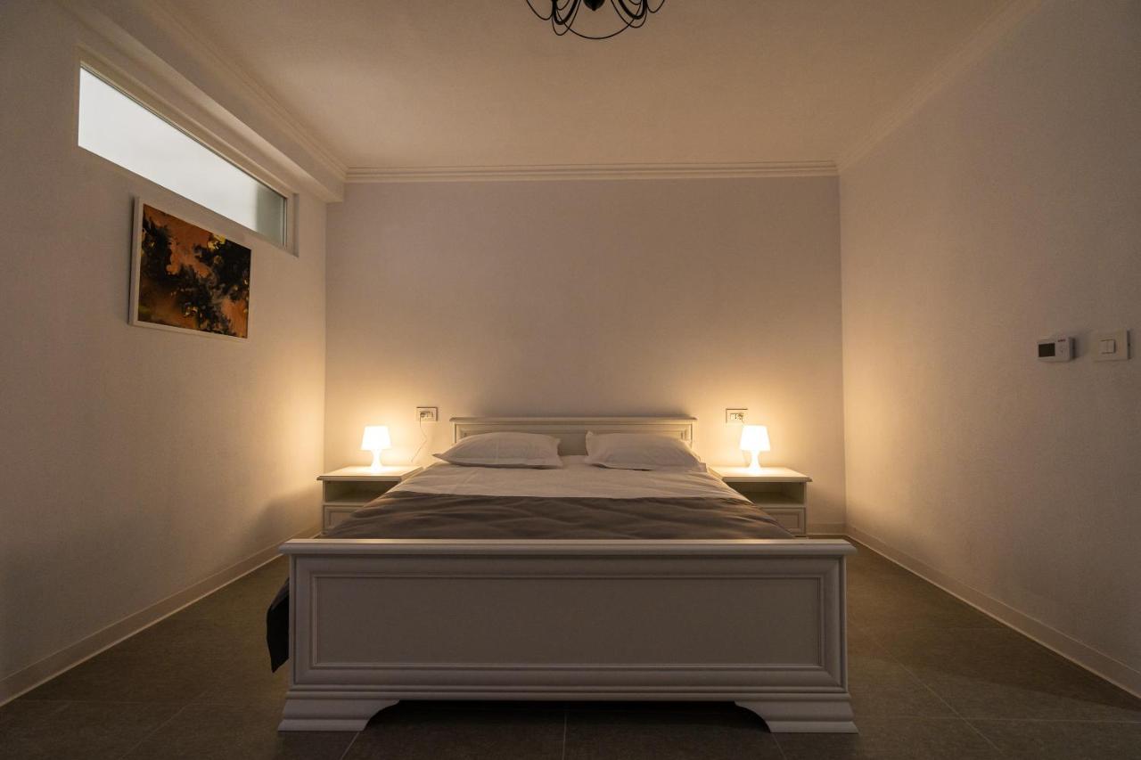 Armada Aparthotel Алба-Юлія Екстер'єр фото