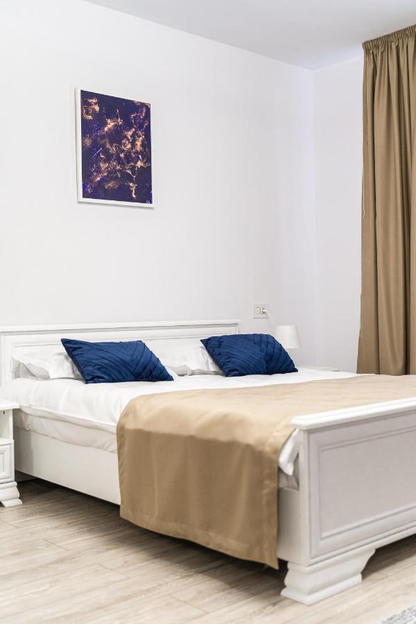 Armada Aparthotel Алба-Юлія Екстер'єр фото